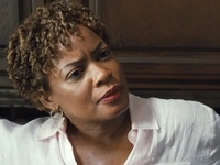 Η Αφροαμερικανή ηθοποιός Αουνζάνου Έλις ...