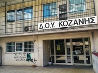 Επίθεση με τσεκούρι: Δίνει μάχη στην εντ...