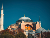 Cumhuriyet: "Έστρωσαν με παρκέ τα ...