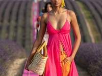 Ψαθί και καμβάς: Οι τσάντες που κατέκτησ...