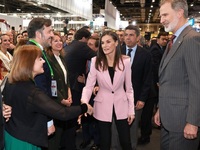 Λετίσια: Με ροζ σακάκι Zara  έφερε την ά...