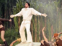 Bud Bunny, Super Bowl: Με custom looks Z...