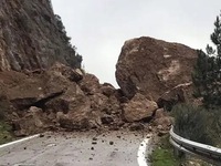 Αχαϊα: Κατολίσθηση σκέπασε την επαρχιακή...