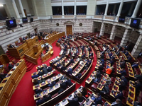 Βουλή: Live η συζήτηση στην Ολομέλεια γι...