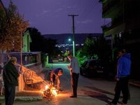 Σεισμοί: Ξαγρύπνησαν στο δρόμο στη Δυτικ...