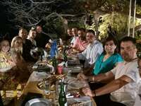 Οι συμμαθητές που συναντήθηκαν στην Πλαζ...