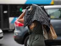 Αρναούτογλου - Καιρός: Δεν κατεβάζουμε χ...