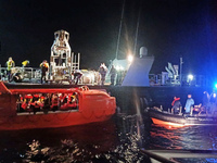 Φωτιά σε πλοίο στην Κέρκυρα: Δύο εγκλωβι...