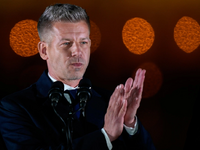 Πέτερ Μάγιαρ: Από το κόμμα Όρμπαν στην π...