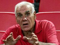 "Ντιμπέη ρε" - Η αποχαιρετιστή...