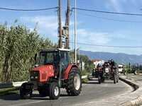 Άνοιξαν τα διόδια της γέφυρας οι αγρότες - ΒΙΝΤΕΟ