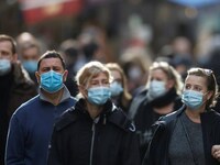 Μετάλλαξη Omicron: Ποια συμπτώματα έχουν...