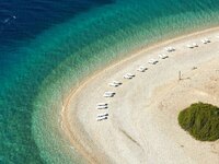 Ο εκπληκτικός τιρκουάζ παράδεισος στα νό...