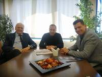 Ο Πέτρος Ψωμάς επισκέφθηκε την Ελληνική ...