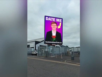 Βρετανία: 23χρονος έβαλε ταμπέλα στο δρό...