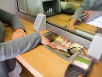 Τι αλλάζει στις συναλλαγές με τις τράπεζες