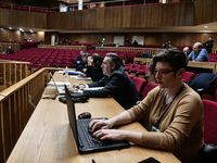 Δίκη Χρυσής Αυγής: Βίαιη προσαγωγή της σ...