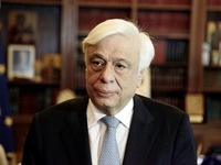 Ο Πρ. Παυλόπουλος συνεχάρη την Αικ. Σακε...