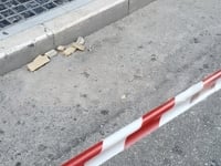 Πάτρα: Νέο περιστατικό πτώσης σοβάδων απ...