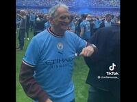 Υπέροχο βίντεο: Εγγονός πήγε τον παππού ...