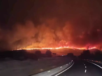 Φωτιές: Τα αυτοκίνητα κινούνται μέσα στι...