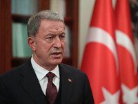 Ακάρ: Η Ελλάδα «πνίγεται» στα σκάνδαλα κ...