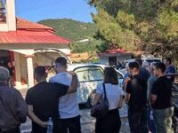 Αγρίνιο: Με λευκά λουλούδια και κουφέτα ...