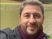 Η άγνωστη ζωή του Νίκου Ανδρουλάκη – Οι ...