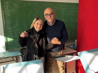 Η Χριστίνα Αλεξοπούλου με τους μαθητές κ...