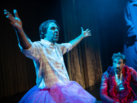 Τελευταίες 5 παραστάσεις για τις "Ε...