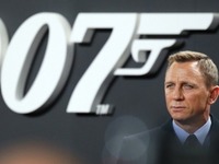 Ο Ντάνιελ Κρεγκ συγκινήθηκε στην αποχαιρ...