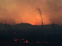 Ολονύχτια μάχη στις φωτιές - 2 αεροσκάφη...
