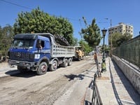 Εκτεταμμένες εργασίες μπροστά από το αρχ...