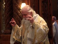 Αμβρόσιος: Τα βάζει με Μόσιαλο και δημοσ...