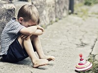 Πάνω από 42.000 παιδιά στην Γαλλία ζουν ...