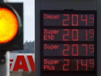 Πτώση στο diesel κίνησης και την βενζίνη...