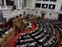 Χ.Σταϊκούρας-Γ.Βαρουφάκης : Έντονη αντιπ...