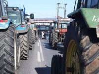 Κλιμακώνουν τις κινητοποιήσεις τους οι αγρότες 