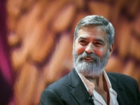 Ο Τζορτζ Κλούνεϊ νιώθει αμήχανα για τις ...