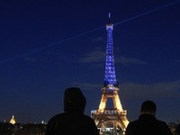 Έξι μέτρα "ψήλωσε" ο Πύργος του Άιφελ