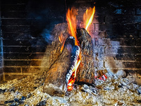 Στιγμές ηρεμίας μπροστά στη φλόγα της... θύελλας