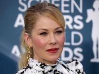 Όρθιο το κοινό καταχειροκρότησε την ηθοπ...