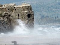 Οι χοντρές αλυσίδες που "έδεναν&quo...