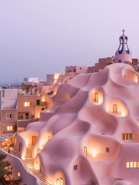 Η Σαντορίνη αν την είχε χτίσει ο Γκαουντ...