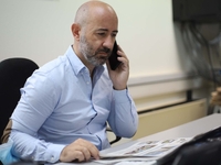 Οι άνθρωποι της διπλανής πόρτας του Βαγγ...