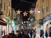 Η Πάτρα “ντύθηκε” στα γιορτινά της – Άνα...