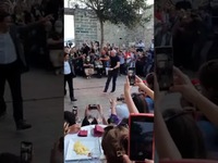 Ο χορός του Γιώργου Παπανδρέου στην Αλικ...