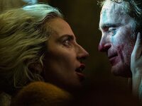  «Joker 2»: Ο Χοακίν Φίνιξ στέκεται στη ...