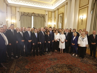 Αναλαμβάνουν καθήκοντα οι υπουργοί της ν...