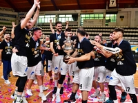 Η στιγμή της απονομής στον πρωταθλητή Απ...